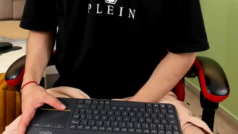 Roan Birkin online show from 04/19/26, 08:00