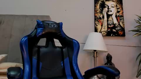Snapshot of roan_birkin chatting on 06/16/26, 07:27 Roan Birkin online show from 06/16/26, 07:27