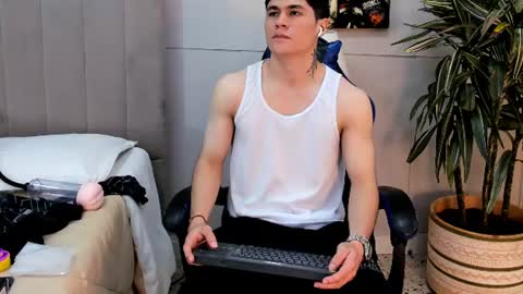 Snapshot of roan_birkin chatting on 07/22/26, 07:27 Roan Birkin online show from 07/22/26, 07:27