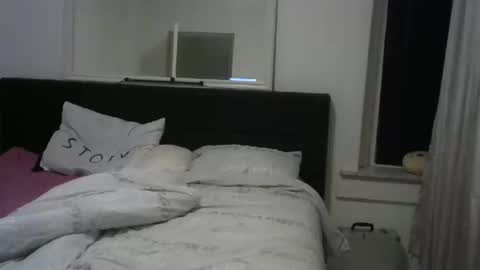 Snapshot of rober10000 chatting on 11/09/25, 05:28 rober10000 online show from 11/09/25, 05:28