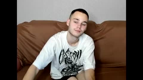 robert10211 online show from 11/02/25, 10:28