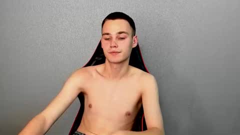 robert10211 online show from 11/10/25, 06:51