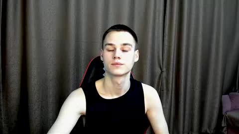 robert10211 online show from 12/15/25, 02:49