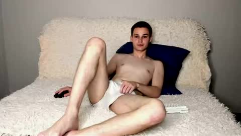 Snapshot of robert10211 chatting on 06/19/26, 02:05 robert10211 online show from 06/19/26, 02:05