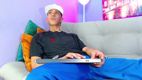 robert_kingg online show from 02/06/25, 06:51