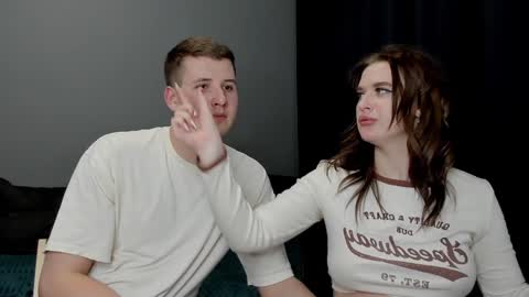 Snapshot of robert_lisa chatting on 01/15/25, 12:15 Lisa and Robert i am online all days 900 am GMT3 online show from 01/15/25, 12:15
