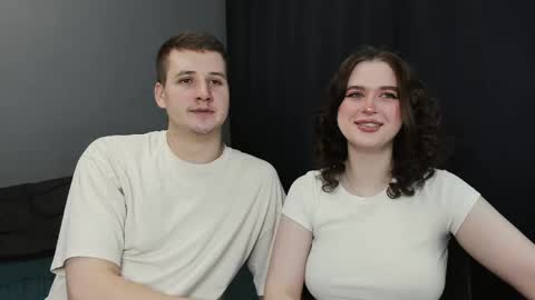 Snapshot of robert_lisa chatting on 02/22/25, 01:22 Lisa and Robert i am online all days 900 am GMT3 online show from 02/22/25, 01:22