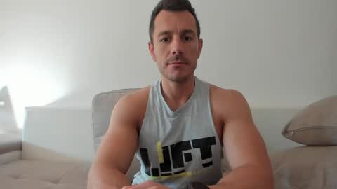 Snapshot of roberto4ever chatting on 06/05/26, 04:30 roberto4ever online show from 06/05/26, 04:30