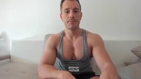 Snapshot of roberto4ever chatting on 06/14/26, 05:20 roberto4ever online show from 06/14/26, 05:20