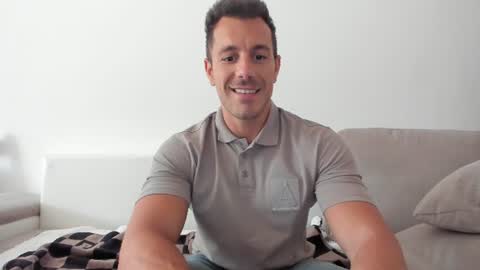 Snapshot of roberto4ever chatting on 06/21/26, 10:07 roberto4ever online show from 06/21/26, 10:07