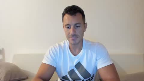 Snapshot of roberto4ever chatting on 07/12/26, 06:10 roberto4ever online show from 07/12/26, 06:10