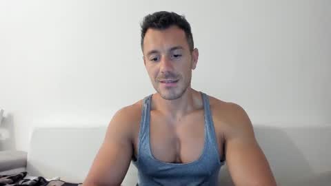 Snapshot of roberto4ever chatting on 07/14/26, 04:39 roberto4ever online show from 07/14/26, 04:39
