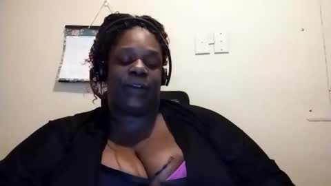 robertswhitney52 online show from 12/13/25, 10:48