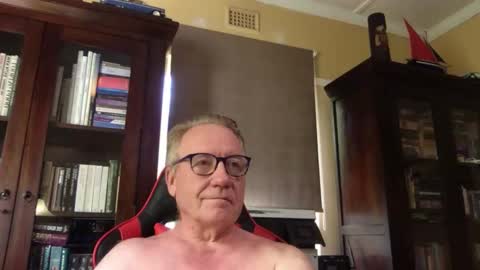 Snapshot of roberttherabbit chatting on 12/07/24, 08:11 RobertTheRabbit online show from 12/07/24, 08:11