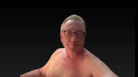 Snapshot of roberttherabbit chatting on 12/17/25, 02:45 RobertTheRabbit online show from 12/17/25, 02:45