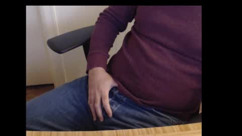 Snapshot of robidan6923 chatting on 12/16/24, 01:22 robidan6923 online show from 12/16/24, 01:22