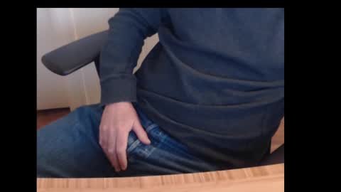 Snapshot of robidan6923 chatting on 02/19/25, 02:44 robidan6923 online show from 02/19/25, 02:44