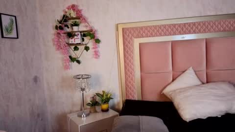 robin D online show from 12/18/25, 12:11