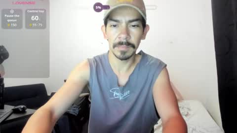 Snapshot of robindominique chatting on 05/23/26, 01:44 Robin online show from 05/23/26, 01:44