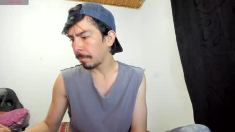 Snapshot of robindominique chatting on 06/18/26, 12:00 Robin online show from 06/18/26, 12:00