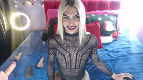 Snapshot of robinsonbaker chatting on 06/11/26, 05:27 Margot Ferrer online show from 06/11/26, 05:27