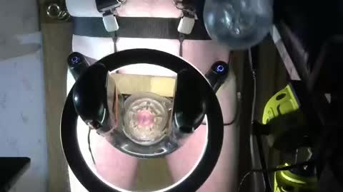 Snapshot of robodickmilker chatting on 02/18/25, 03:31 Robodickmilker online show from 02/18/25, 03:31