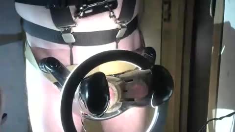 Snapshot of robodickmilker chatting on 09/15/25, 07:58 Robodickmilker online show from 09/15/25, 07:58