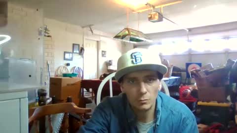 Snapshot of robwit8 chatting on 01/02/25, 09:39 Rob witha 8 online show from 01/02/25, 09:39