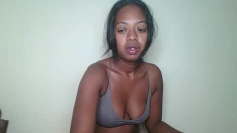 Snapshot of rochellinah chatting on 05/03/26, 01:06 rochellinah online show from 05/03/26, 01:06