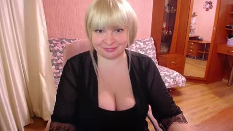 Snapshot of rocknlinxx chatting on 12/16/25, 04:45 Rocknlinxx online show from 12/16/25, 04:45