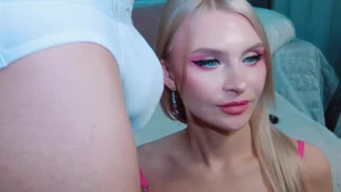 Lina and Den online show from 11/25/25, 05:18