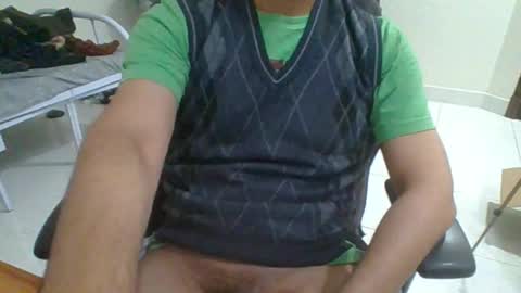 Snapshot of rockysam090 chatting on 12/22/25, 10:18 rockysam090 online show from 12/22/25, 10:18