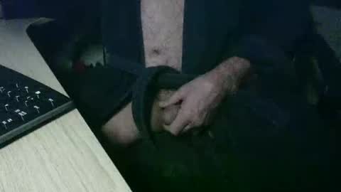 Snapshot of roger_peter chatting on 01/19/25, 04:54 roger_peter online show from 01/19/25, 04:54