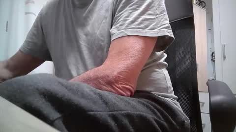 Snapshot of roger_peter chatting on 01/09/26, 02:31 roger_peter online show from 01/09/26, 02:31