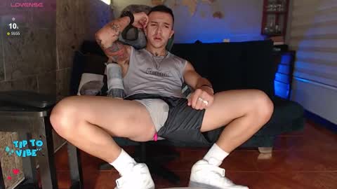 Snapshot of rogert_xx chatting on 10/29/25, 01:52 Rogert online show from 10/29/25, 01:52