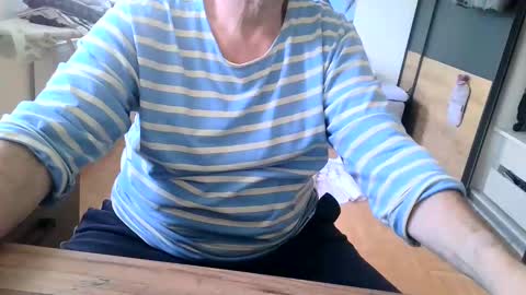 rolandloser1000 online show from 12/15/24, 09:35