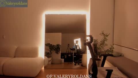 Valery Roldans online show from 12/02/25, 03:23