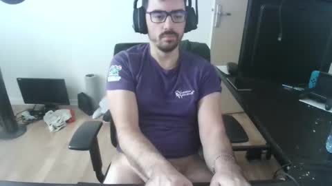 Snapshot of romainb72 chatting on 12/18/24, 09:25 romainb72 online show from 12/18/24, 09:25