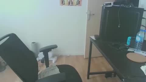 Snapshot of romainb72 chatting on 01/03/25, 01:14 romainb72 online show from 01/03/25, 01:14