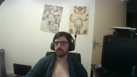 Snapshot of romainb72 chatting on 11/13/25, 07:57 romainb72 online show from 11/13/25, 07:57