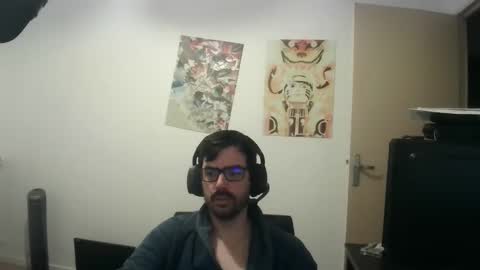 Snapshot of romainb72 chatting on 11/17/25, 06:41 romainb72 online show from 11/17/25, 06:41