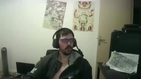 Snapshot of romainb72 chatting on 12/17/25, 07:14 romainb72 online show from 12/17/25, 07:14