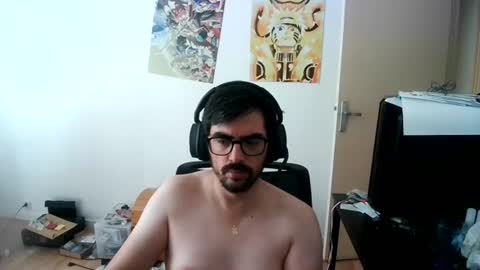 Snapshot of romainb72 chatting on 07/18/26, 04:00 romainb72 online show from 07/18/26, 04:00