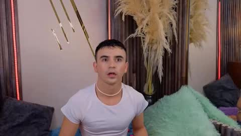   online show from 12/01/25, 12:43