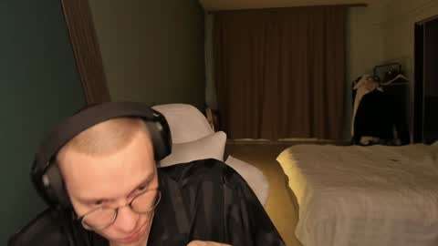 Snapshot of romeo_mercy chatting on 01/27/25, 02:53 Romeo online show from 01/27/25, 02:53