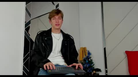 Snapshot of romeo_ricci1 chatting on 01/01/25, 06:47 Romeo Ricci online show from 01/01/25, 06:47