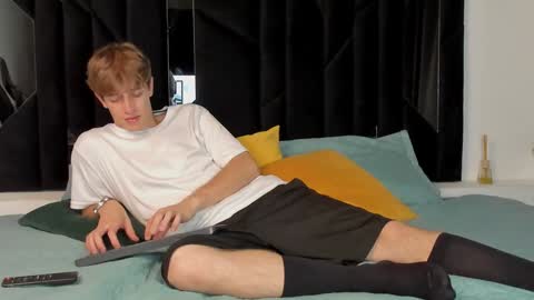 Snapshot of romeo_ricci1 chatting on 01/18/25, 04:04 Romeo Ricci online show from 01/18/25, 04:04