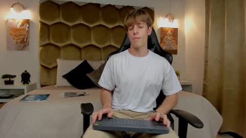 Romeo Ricci online show from 02/17/26, 09:32