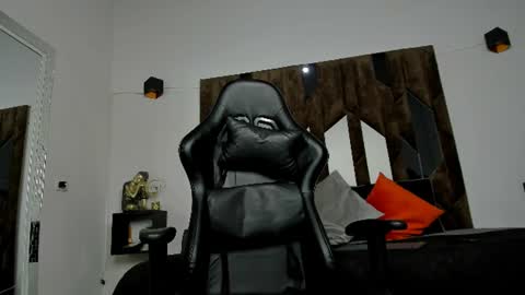 Snapshot of romeo_ricci1 chatting on 06/14/26, 02:24 Romeo Ricci online show from 06/14/26, 02:24