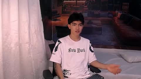 Snapshot of romeomillerr chatting on 12/19/25, 07:21 Romeo online show from 12/19/25, 07:21